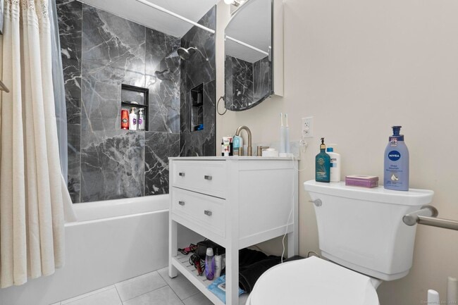 Building Photo - 27 Strathmore Rd