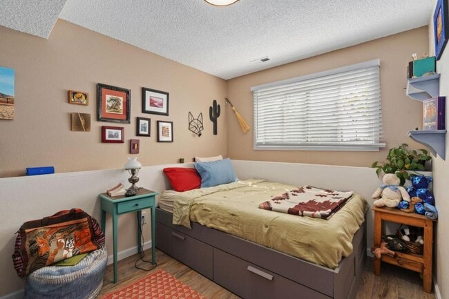 Building Photo - 569 S Edinburgh Dr