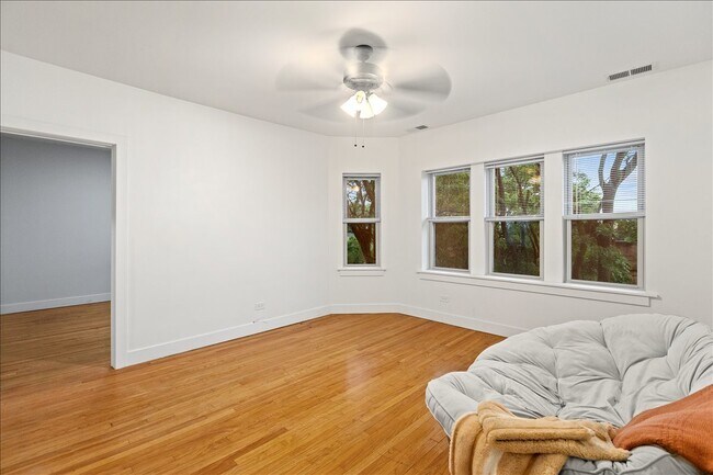 Building Photo - 4055 N Spaulding Ave