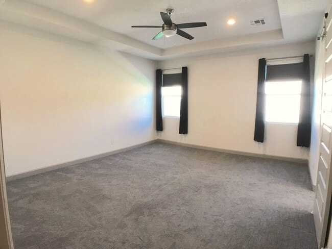 Building Photo - Gorgeous Los Lunas 3 Bedroom! Open layout! Tons of space. Built in 2021