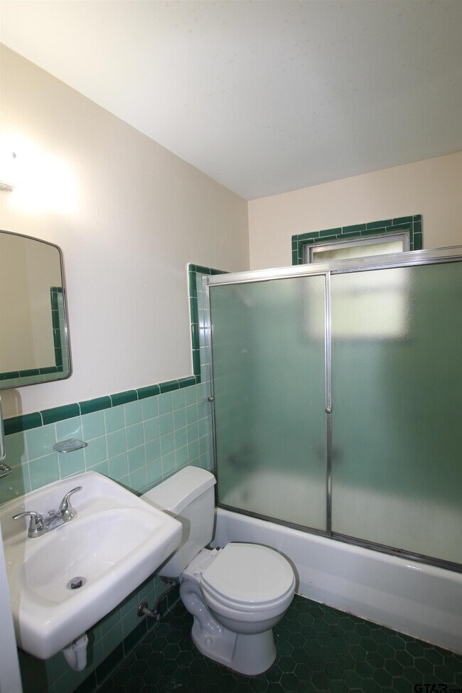 Building Photo - 420 E Hudson St