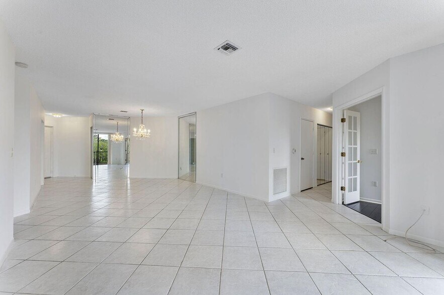 Building Photo - 4400 NW 30th St