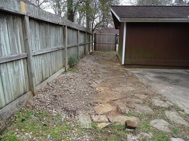 Building Photo - 160 Custers Ct