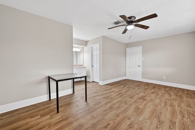 Building Photo - 11107 Cedarview Ln