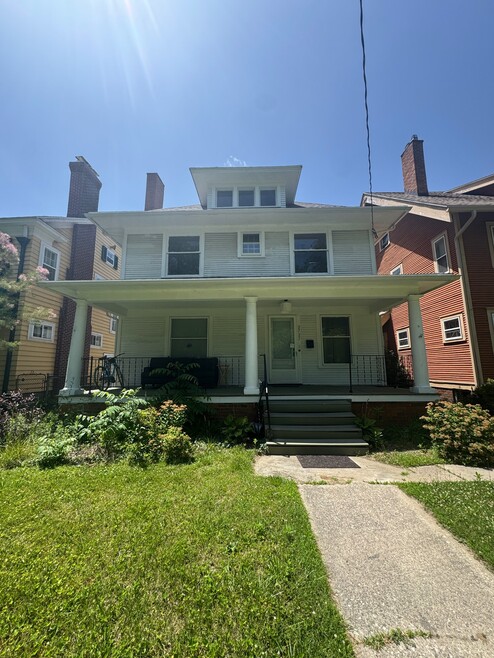 Building Photo - 2727 Robinwood Ave
