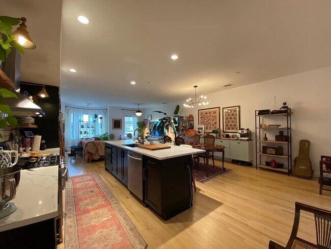 Building Photo - 877 Harrison Ave