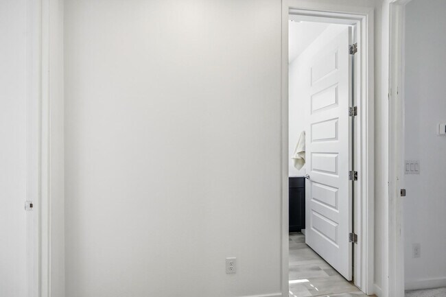 Building Photo - 2053 W Sienna Bouquet Pl