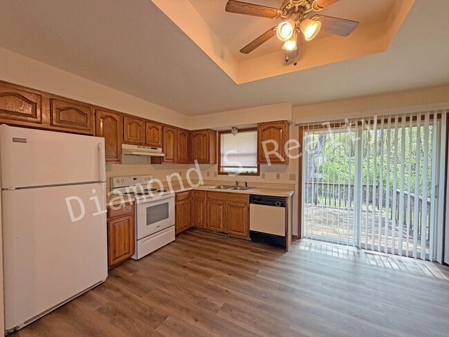 Building Photo - Cute and Clean 3-Bedroom Home Available in Southwest Spfd