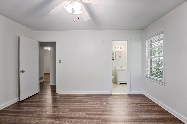 Building Photo - 645 Pauley Pl NE