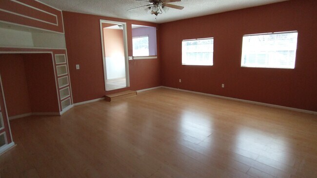 Extra Living Room 1 - 505 Devonshire St