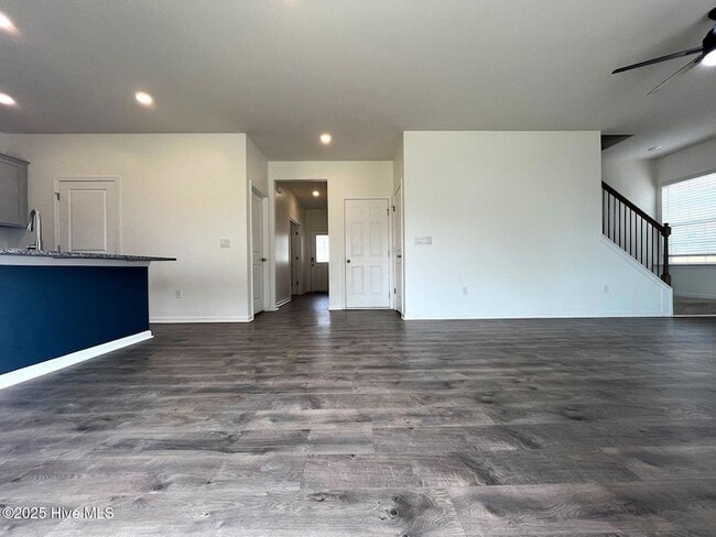 Building Photo - 275 Roberts Pl