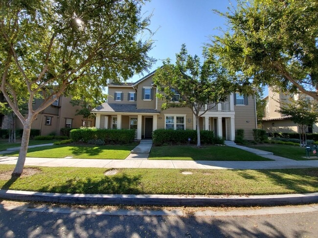 Building Photo - Spacious 4 Bedroom 3 Bath Two Story Riverp...