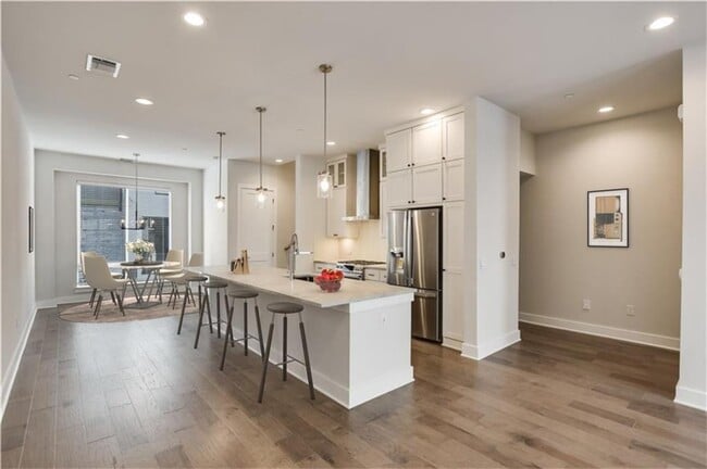 Building Photo - 3905 Vantage Dr