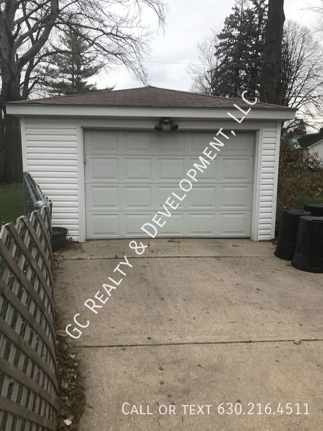 Building Photo - 1460 Whitcomb Ave