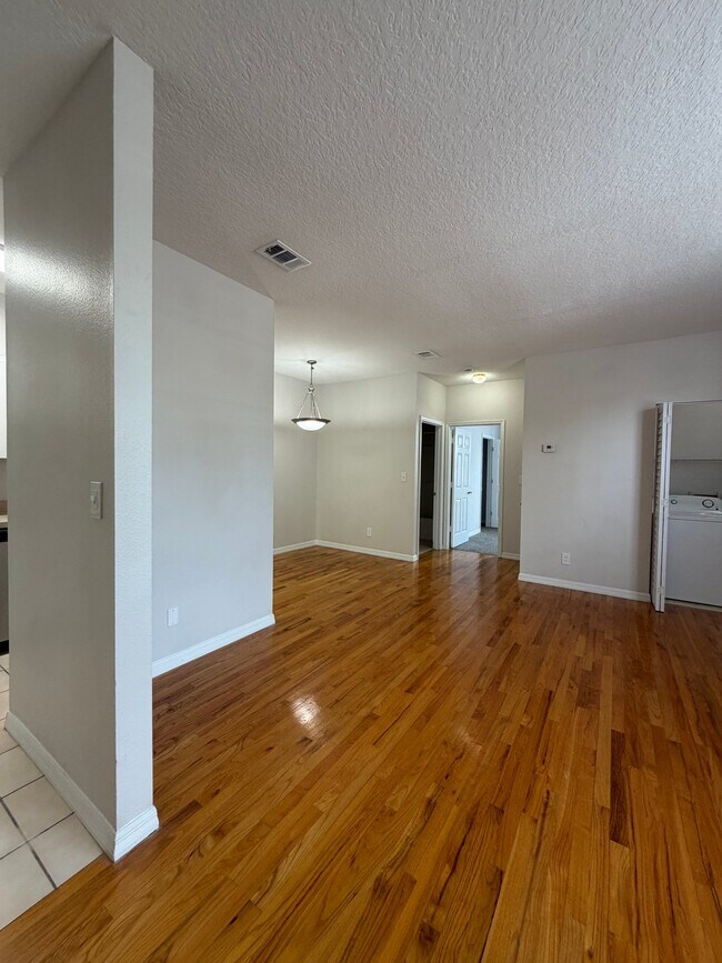 Building Photo - 2403 W Platt St