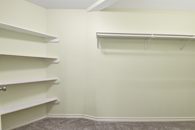 Building Photo - 14210 Briarhills Pkwy