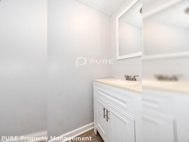 Building Photo - 6528 Buffington Rd