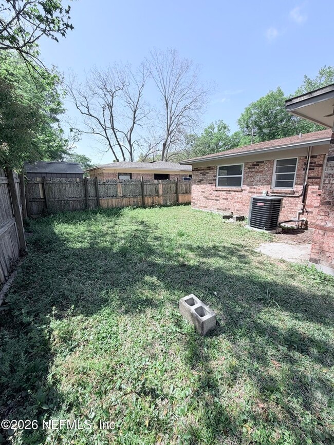 Building Photo - 1457 Detroit St