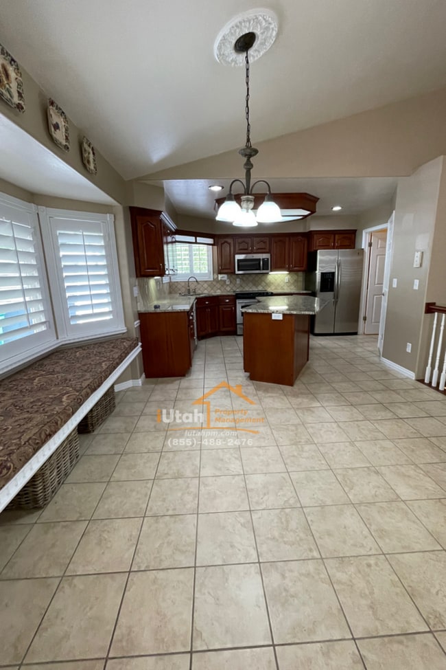 Building Photo - East Layton 6 Bdrm 3 Bth 2 car garage home.