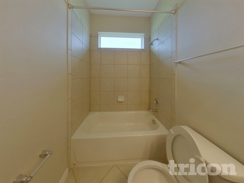 Building Photo - 37124 Scenic Ridge Dr