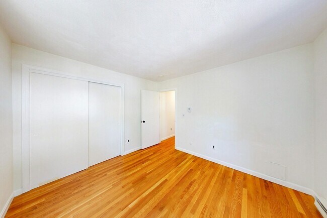 Building Photo - 104 Trowbridge St
