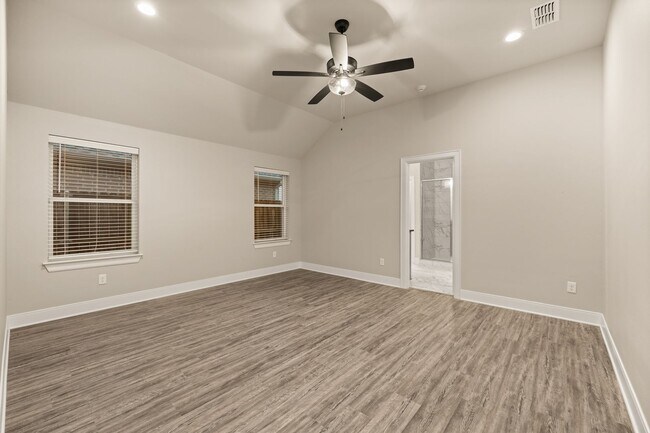 Building Photo - Beautiful 4 bedroom with open concept