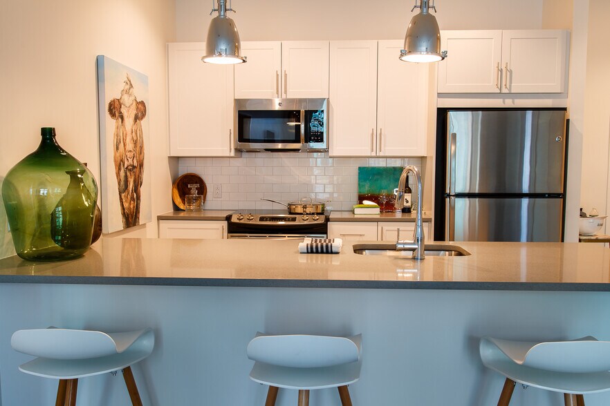 Building Photo - 480 Foley St