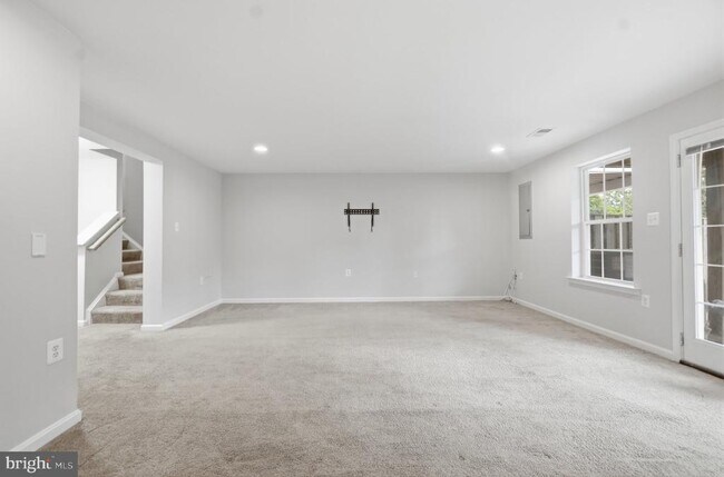Building Photo - 899 Stonefield Square NE