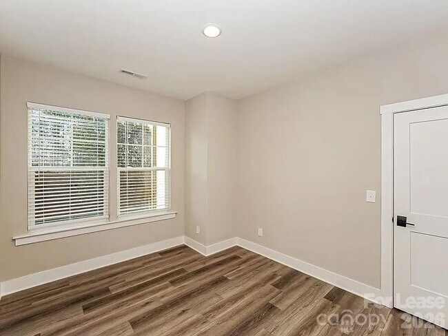 Building Photo - 108 Glencoe Ln