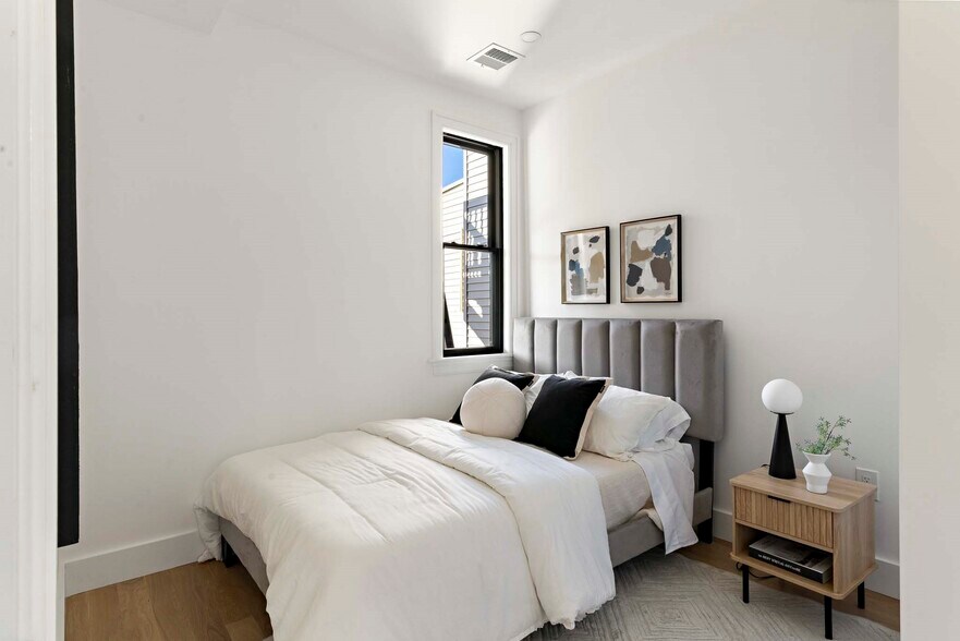 Building Photo - 100 Bennington St