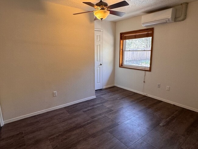 Building Photo - 3 Bedroom, 2 Bathroom Home in Cedar Crest, NM.