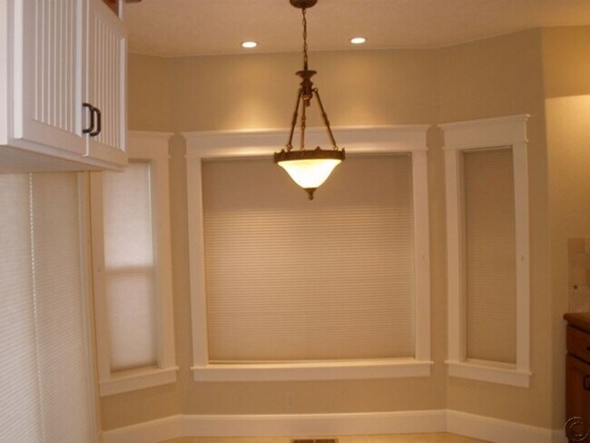 Building Photo - Stunning 4 bed, 3.75 bath Hamilton Home.