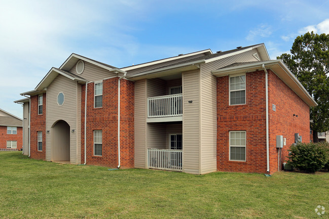 Building Photo - Creekside Clearing Apartments