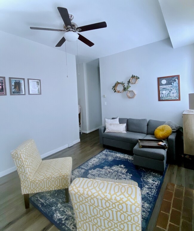 Building Photo - 7 N Robinson St