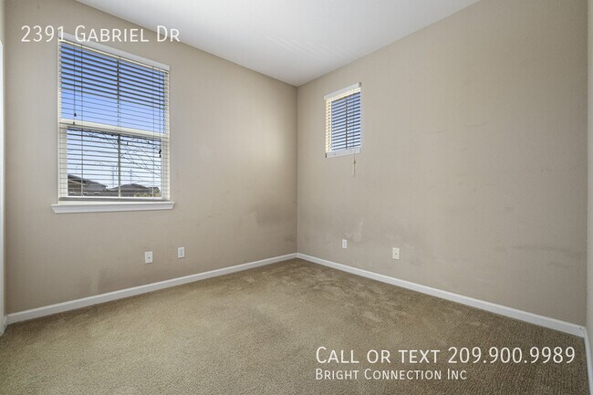 Building Photo - 2391 Gabriel Dr
