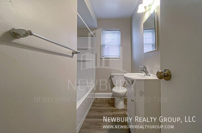 Building Photo - 305 San Juan Dr