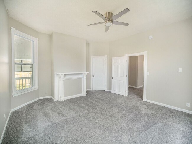 Building Photo - 260 S 27th St