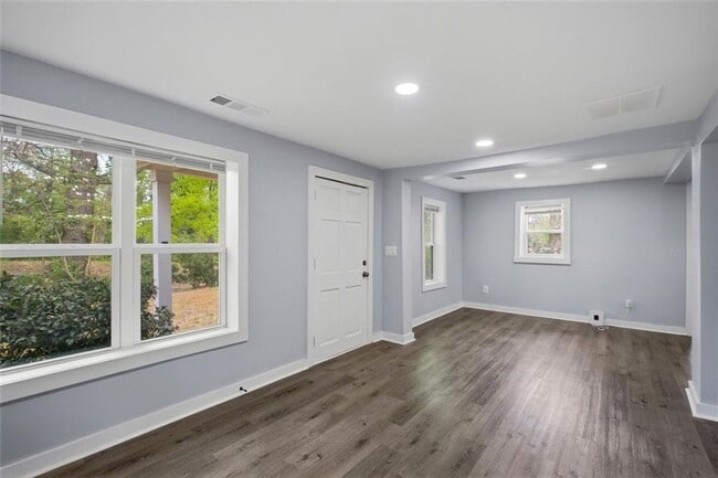 Building Photo - 2040 Penelope St NW