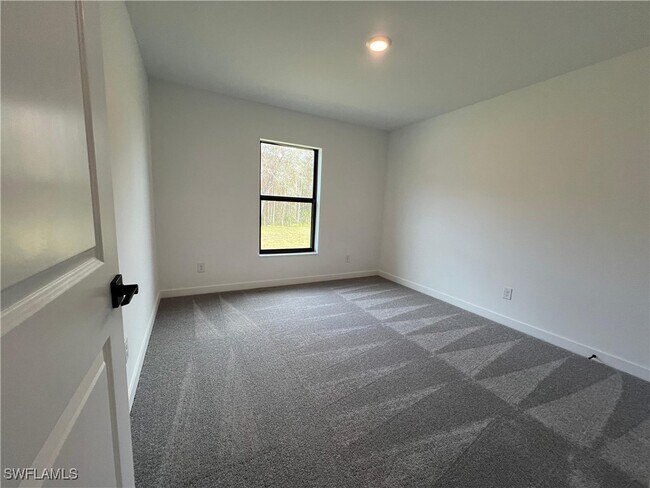 Building Photo - 868 Winwood Cir