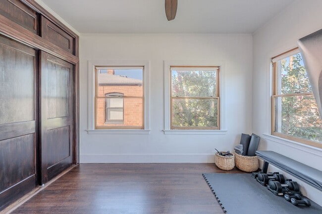 Building Photo - Rare 2 Bed 2 Bath Remolded Home in FQ Hist...