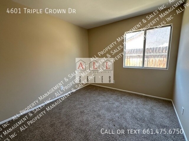 Building Photo - 4601 Triple Crown Dr