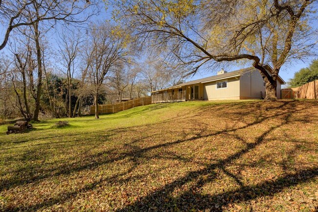 Building Photo - 3001 Leaf Ln