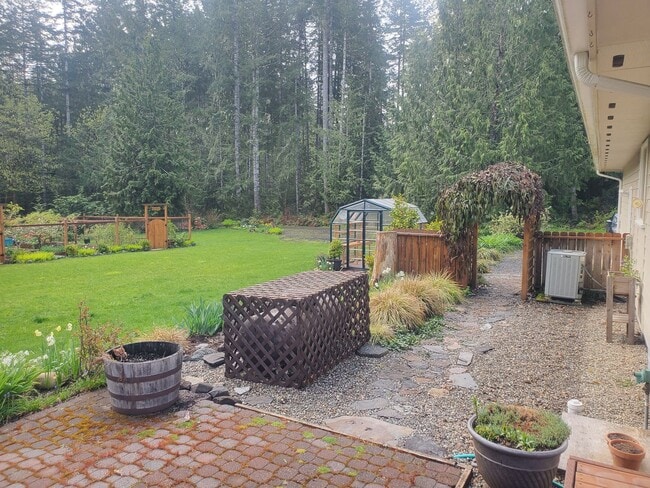 Building Photo - Beautiful home over the Hammersley Inlet