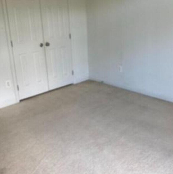 Bedroom 2 and 3 - 2627 Eastbourne Dr