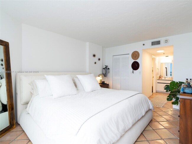 Building Photo - 6767 Collins Ave