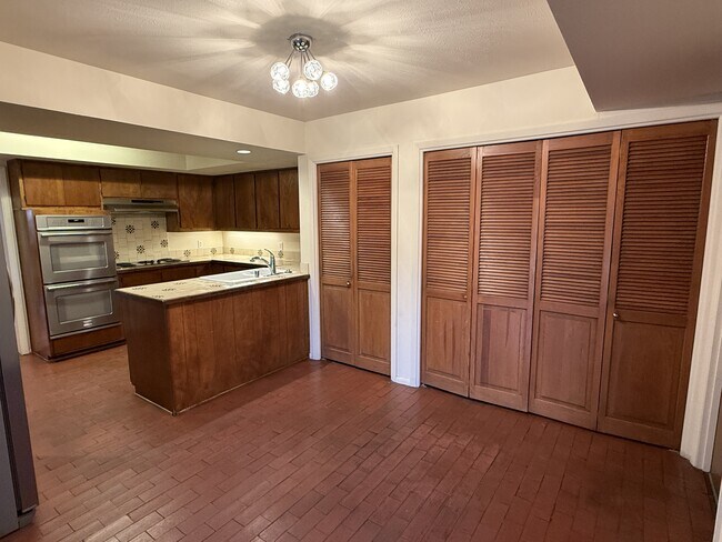 Building Photo - 2909 Cutler Ave NE