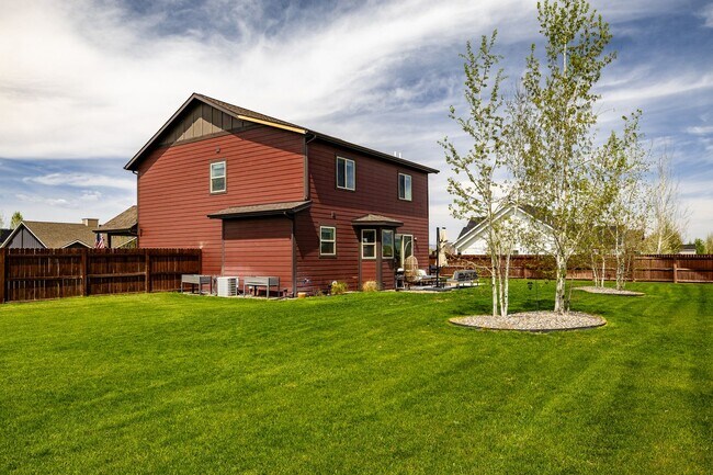 Building Photo - Beautiful home in Ryen Glenn with Fantasti...