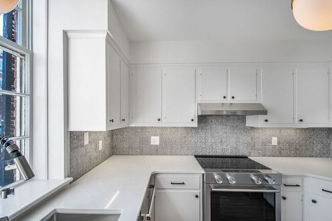 Building Photo - 1216 Sophia St