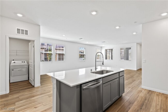 Building Photo - 2630 Aversa St