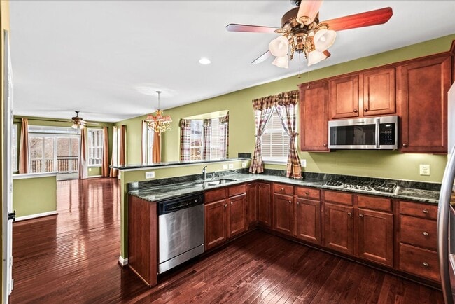 Building Photo - 3 Bed 3 Bath in 55+ Four Seasons Dumfries, VA